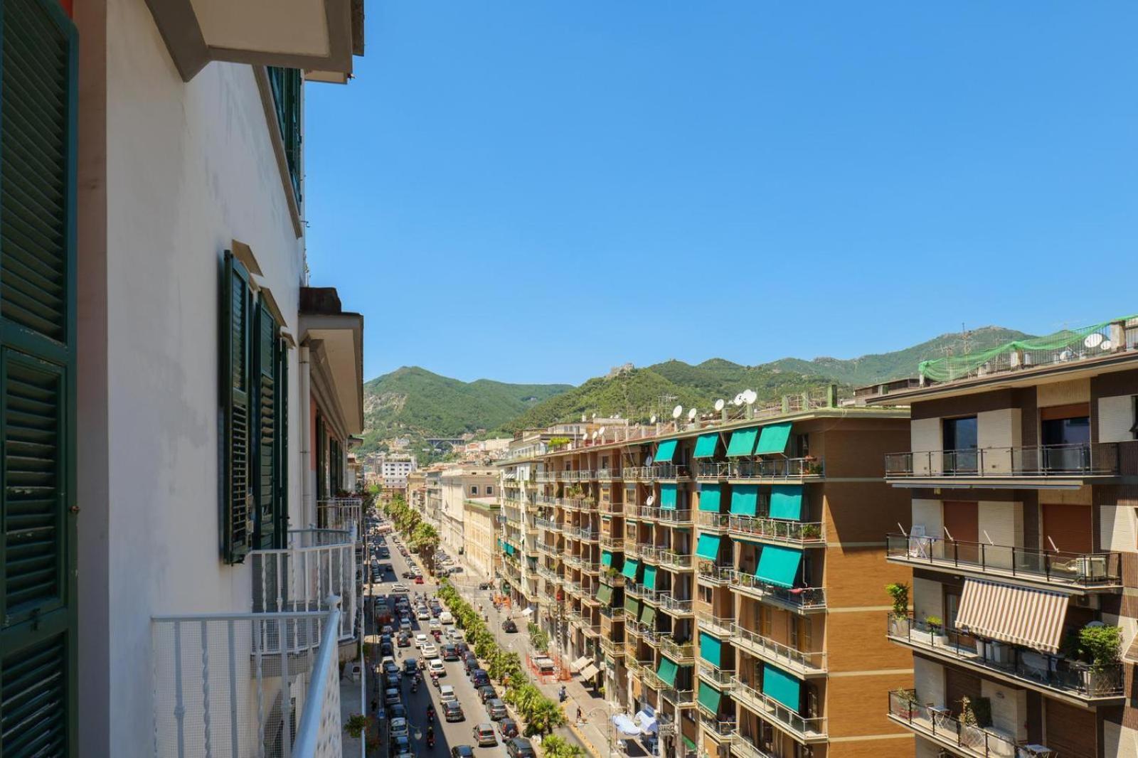 Palazzo Galeoni Luxury Suites Salerno Ngoại thất bức ảnh